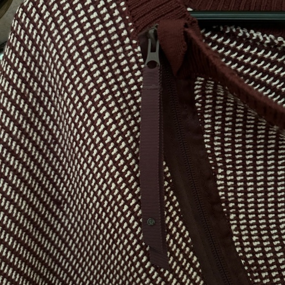 Lululemon On The Go Scarf/Poncho - Picture 6 of 8